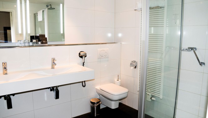 Badezimmer Comfort Zimmer Hotel Hardegarijp-Leeuwarden